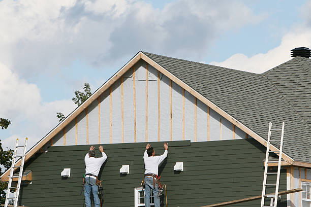 Professional Siding Installation technician working in Gloucester, VA